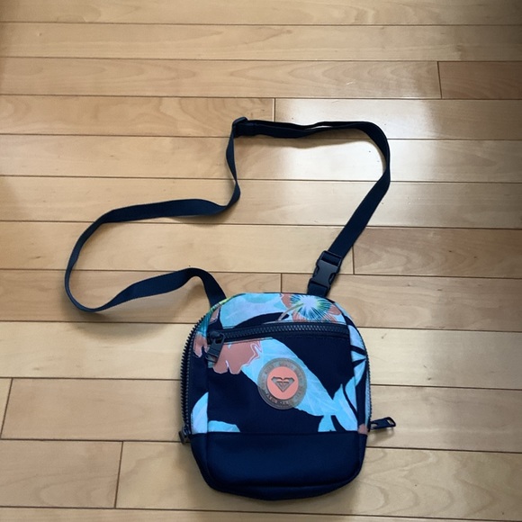 Roxy cross body purse - Picture 2 of 4